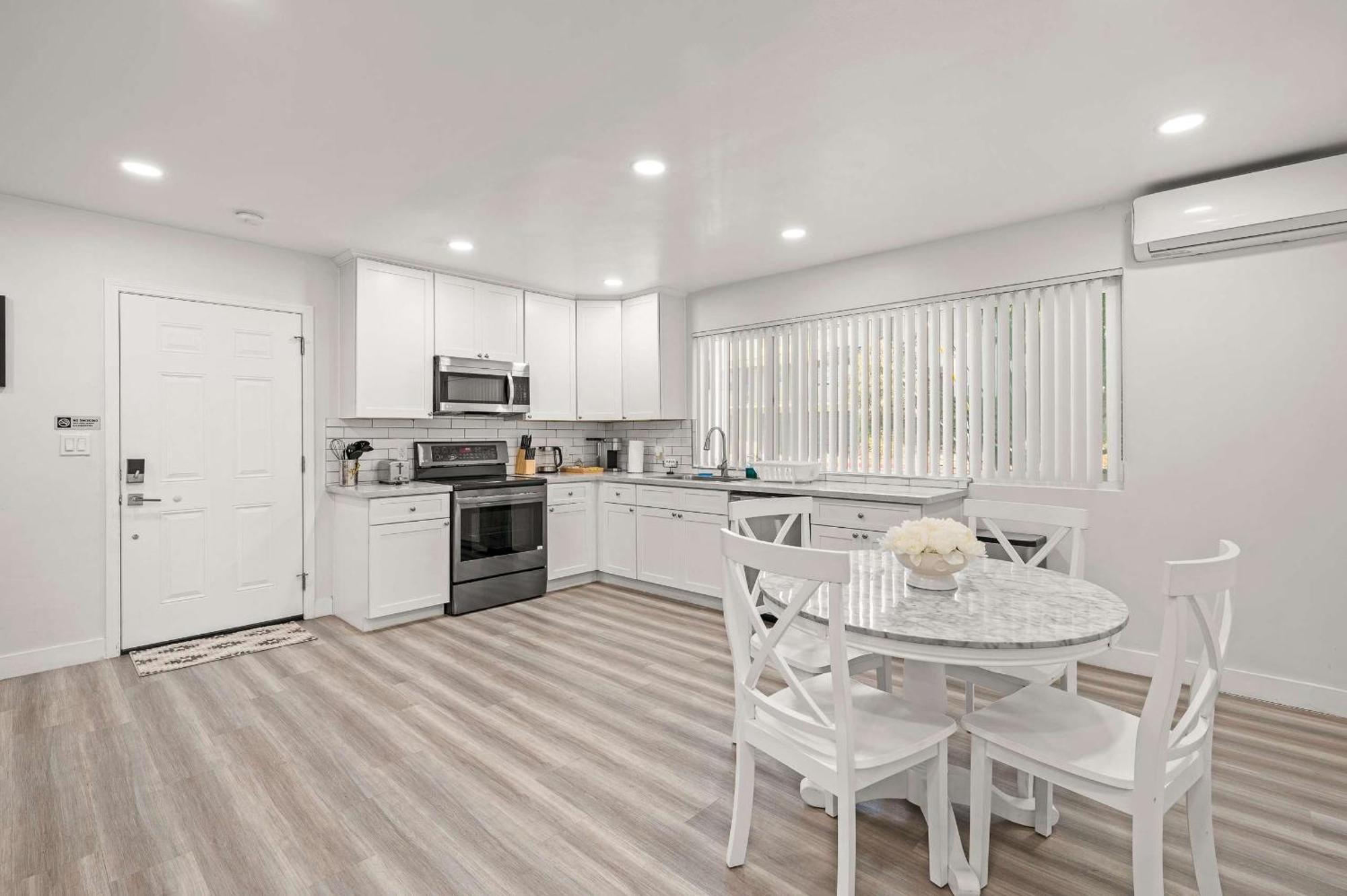 New Renovated 2B2B Apt Self Checkin Free Parking 1 Pasadena Buitenkant foto