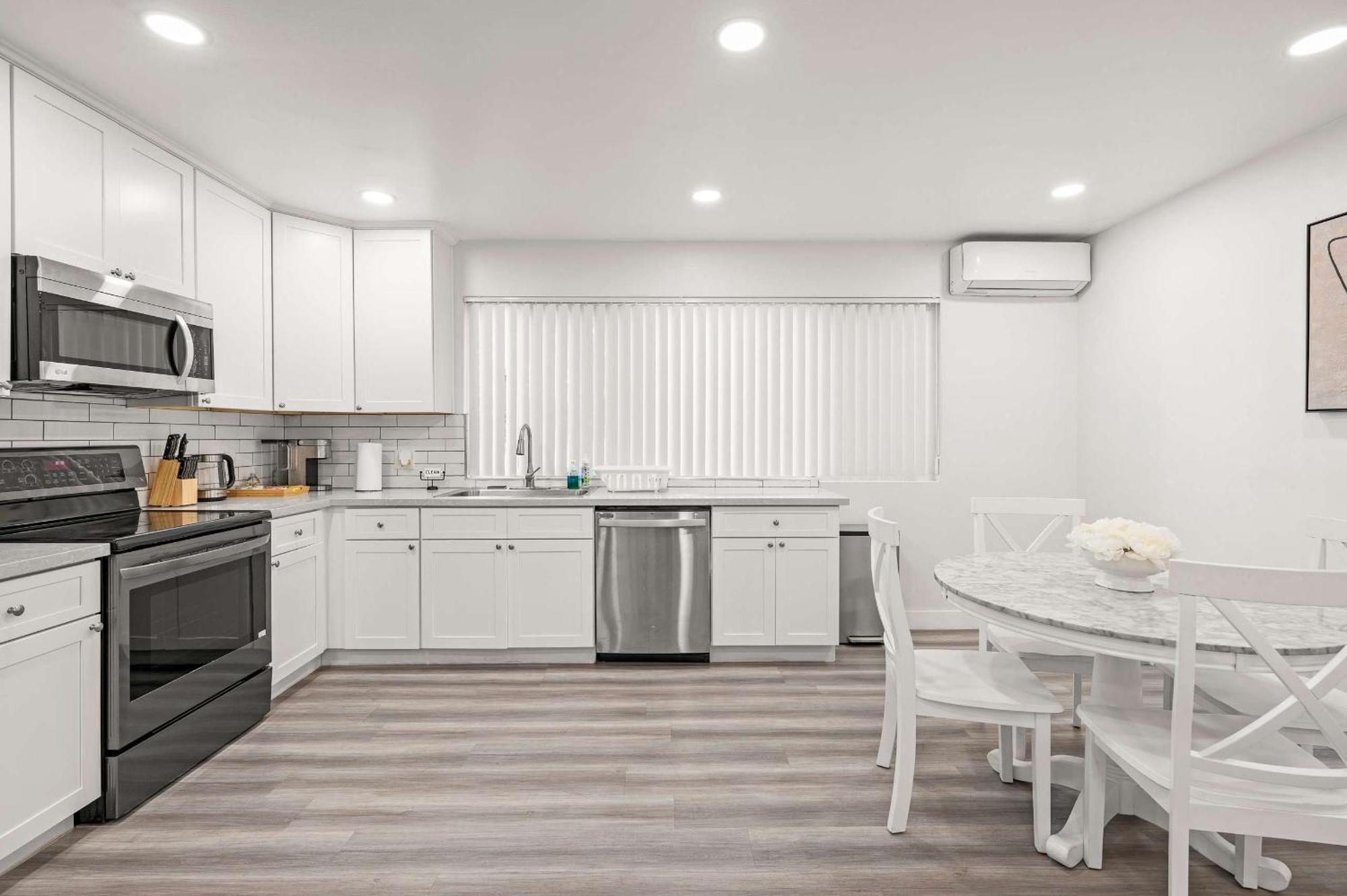 New Renovated 2B2B Apt Self Checkin Free Parking 1 Pasadena Buitenkant foto