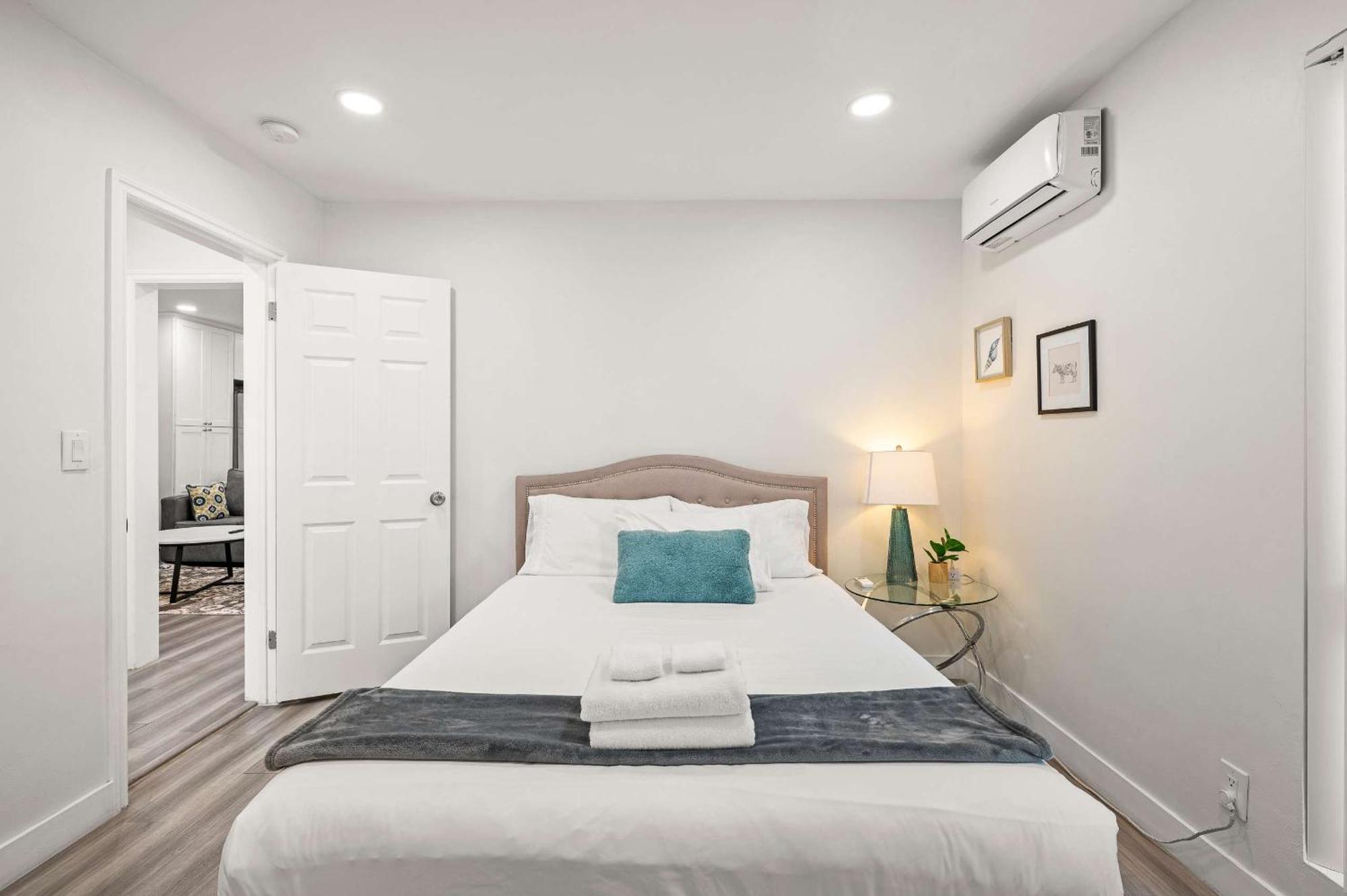 New Renovated 2B2B Apt Self Checkin Free Parking 1 Pasadena Buitenkant foto
